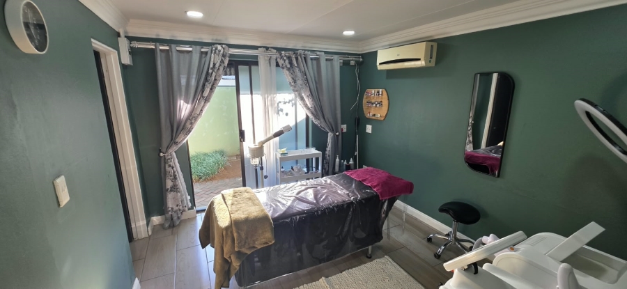 6 Bedroom Property for Sale in Parys Free State